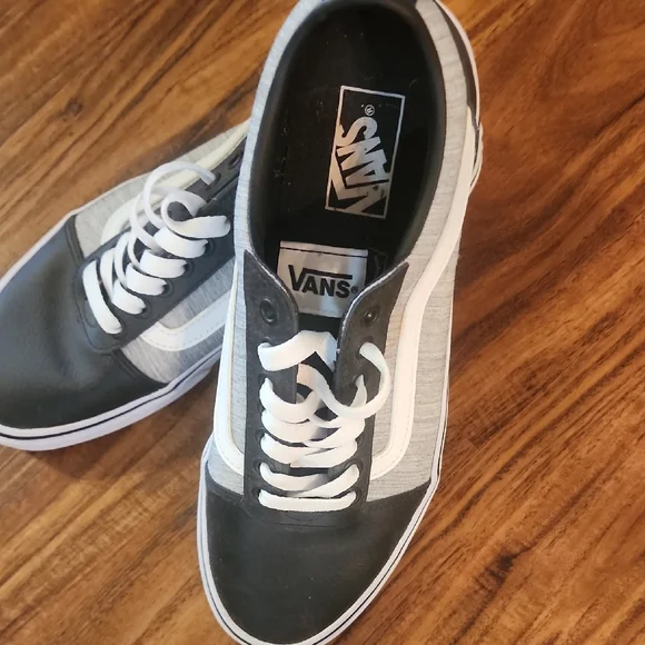 Men's Vans Sneakers With Leather Detail - Picture 2 of 6